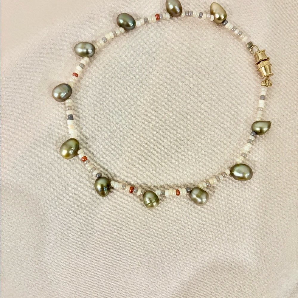 Elegant Pearl and Bead Bracelet